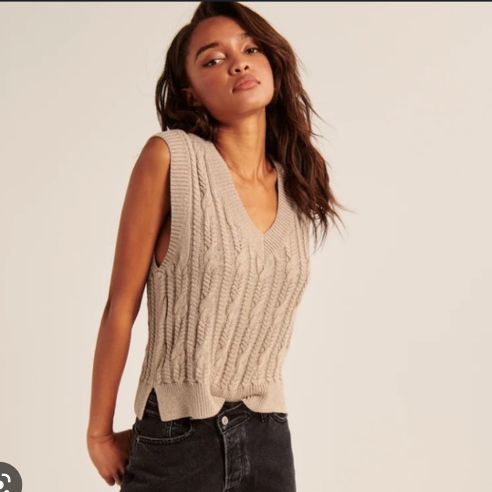 Abercrombie & Fitch Sweater Vest - Picture 4 of 4